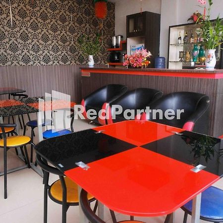 Hotel Permata Makassar Mitra Reddoorz Balangberu Экстерьер фото