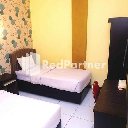 Hotel Permata Makassar Mitra Reddoorz Balangberu Экстерьер фото