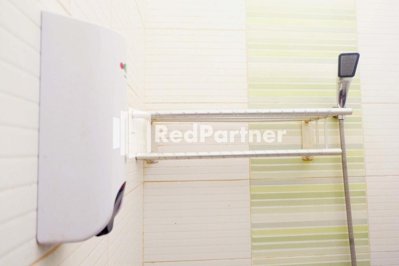 Hotel Permata Makassar Mitra Reddoorz Balangberu Экстерьер фото